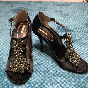 Very elegant and fun heeled shoes